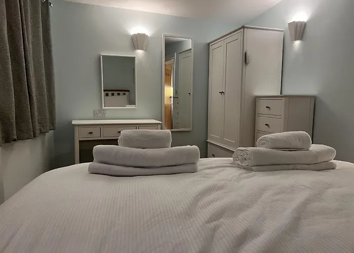 Charming Woodland Lodge 2 Person 1 Bedroom