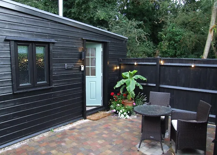 Charming Woodland Lodge 2 Person 1 Bedroom